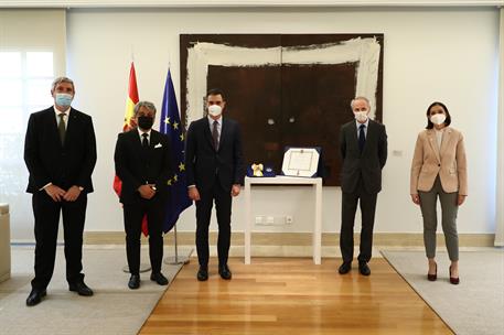 22/03/2021. Sánchez recibe al CEO mundial de Renault. El presidente del Gobierno, Pedro Sánchez, y la ministra de Industria, Comercio y Turi...