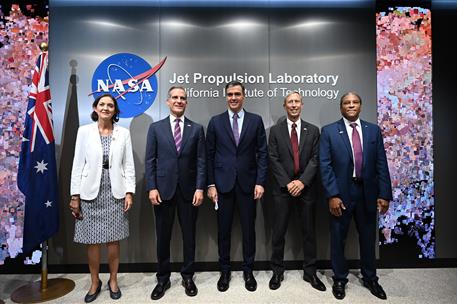 22/07/2021. Pedro Sánchez visita el Jet Propulsion Laboratory (JPL) de la NASA. Foto de familia de la visita del presidente del Gobierno, Pe...