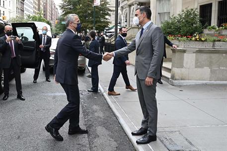 22/09/2021. Pedro Sánchez se reúne con Jens Stoltenberg. El presidente del Gobierno, Pedro Sánchez, saluda al secretario general de la OTAN,...