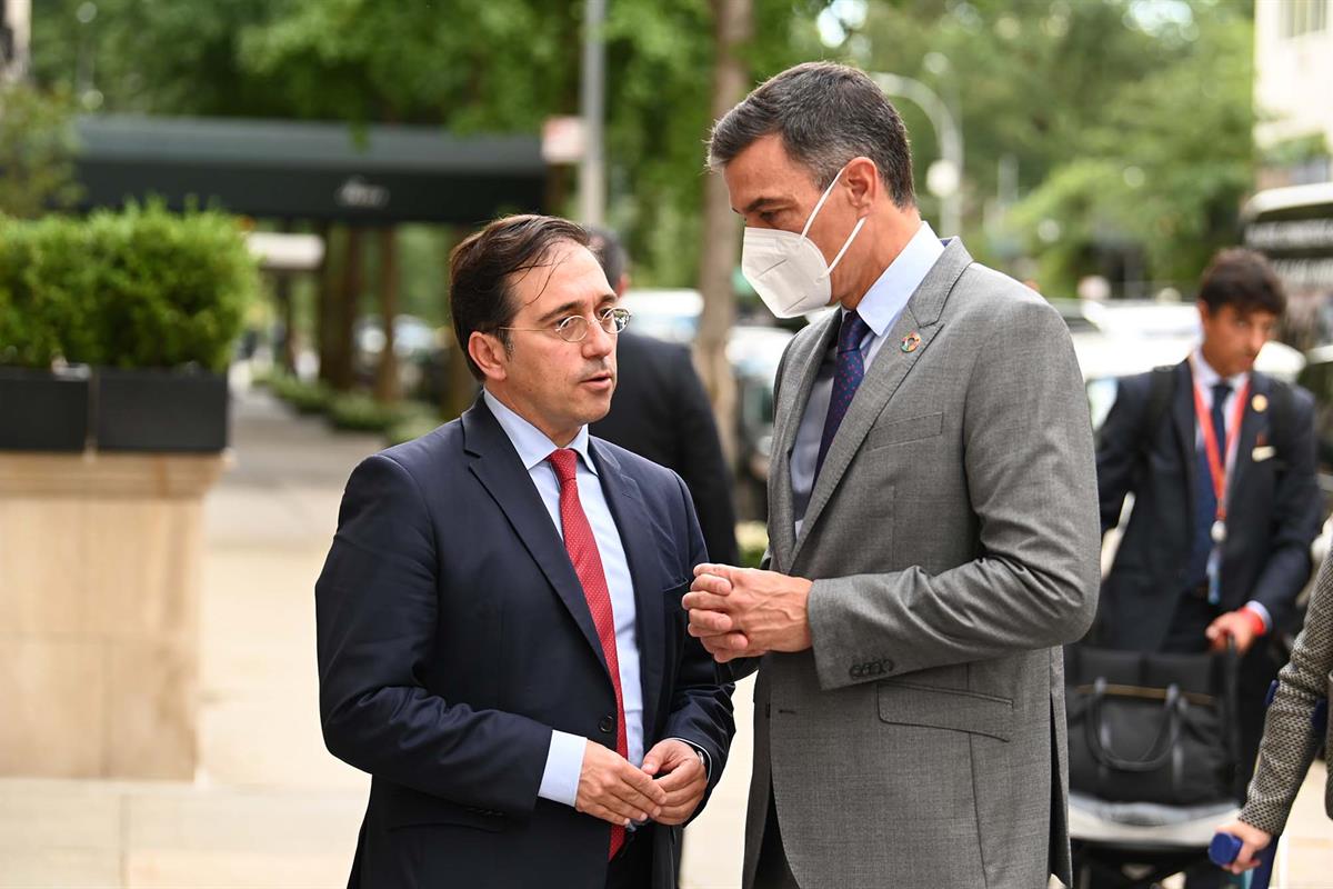 22/09/2021. Pedro Sánchez se reúne con Jens Stoltenberg. El presidente del Gobierno, Pedro Sánchez, conversa con el ministro de Asuntos Exte...