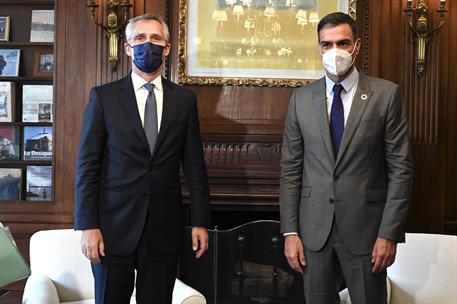 22/09/2021. Pedro Sánchez se reúne con Jens Stoltenberg. El presidente del Gobierno, Pedro Sánchez, junto al secretario general de la OTAN, ...