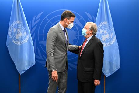 22/09/2021. Pedro Sánchez se reúne con el secretario general de la ONU. El presidente del Gobierno, Pedro Sánchez, saluda al secretario gene...