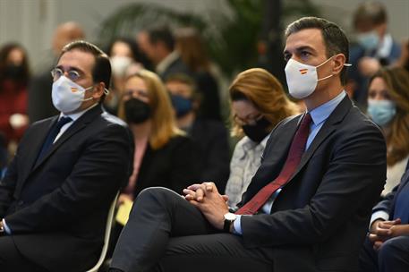 22/11/2021. Sánchez participa en el acto 'Vacunación solidaria: cumpliendo compromisos'. El presidente del Gobierno, Pedro Sánchez, junto al...