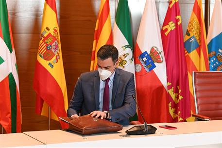 22/12/2021. Pedro Sánchez, en la Conferencia de Presidentes, celebrada por videoconferencia. El presidente del Gobierno, Pedro Sánchez, dura...