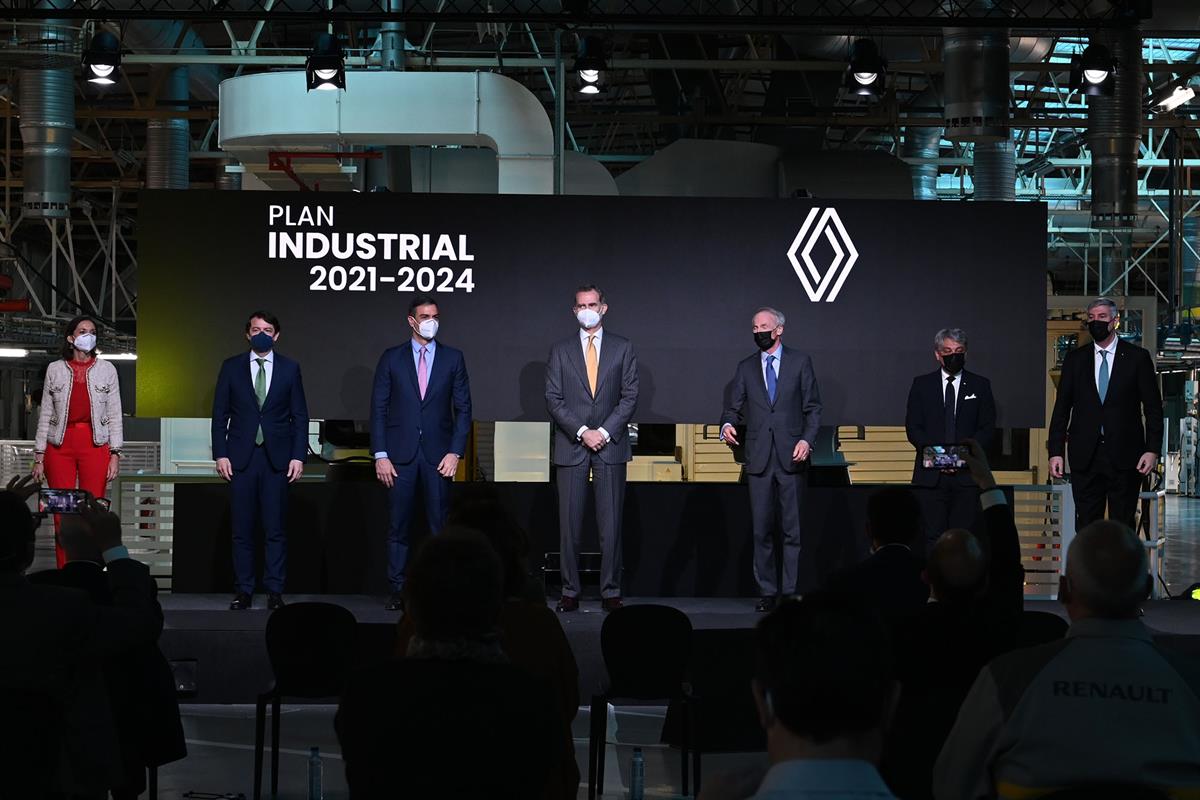 23/03/2021. Pedro Sánchez asiste al acto de presentación del Plan Industrial 2021-2024 de Renault. Foto de familia del acto de presentación ...