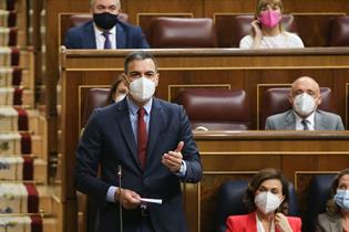 El presidente del Gobierno, Pedro Sánchez, durante una de sus intervenciones en una sesión de control en el Congreso.