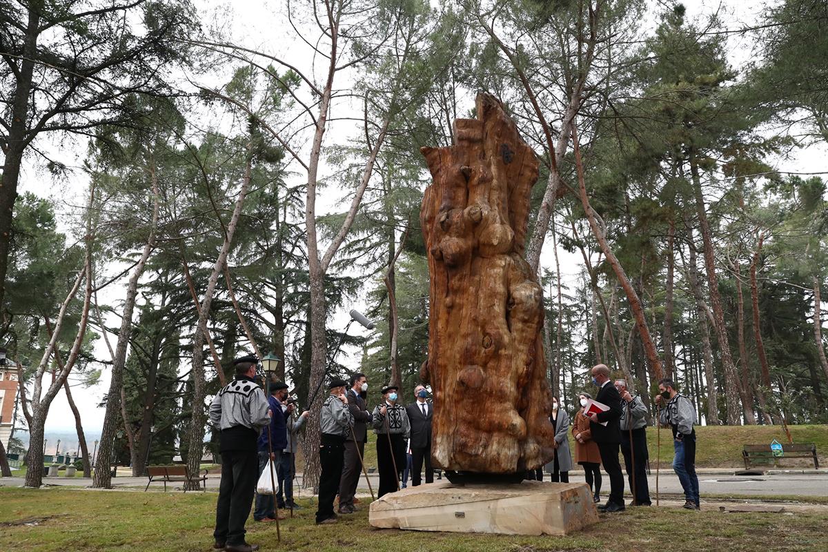 23/12/2021. Acto de recepción de la talla en madera "Confinamiento de la Reina Juana en Tordesillas", símbolo de la protección medioambiental y los...