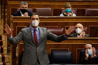 El presidente del Gobierno, Pedro Sánchez, durante su intervención en la sesión de control en el Congreso