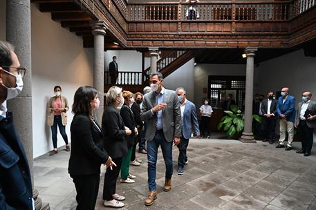 24/09/2021. Pedro Sánchez realiza una visita de seguimiento a los efectos de la erupción volcánica en La Palma. El presidente del Gobierno, ...