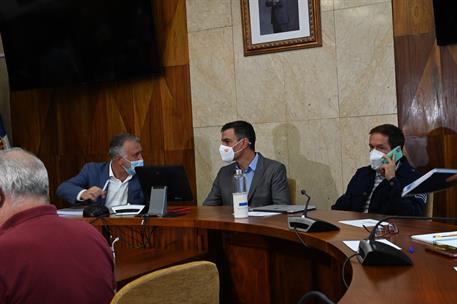 24/09/2021. Pedro Sánchez realiza una visita de seguimiento de los efectos de la erupción volcánica en La Palma. El presidente del Gobierno,...