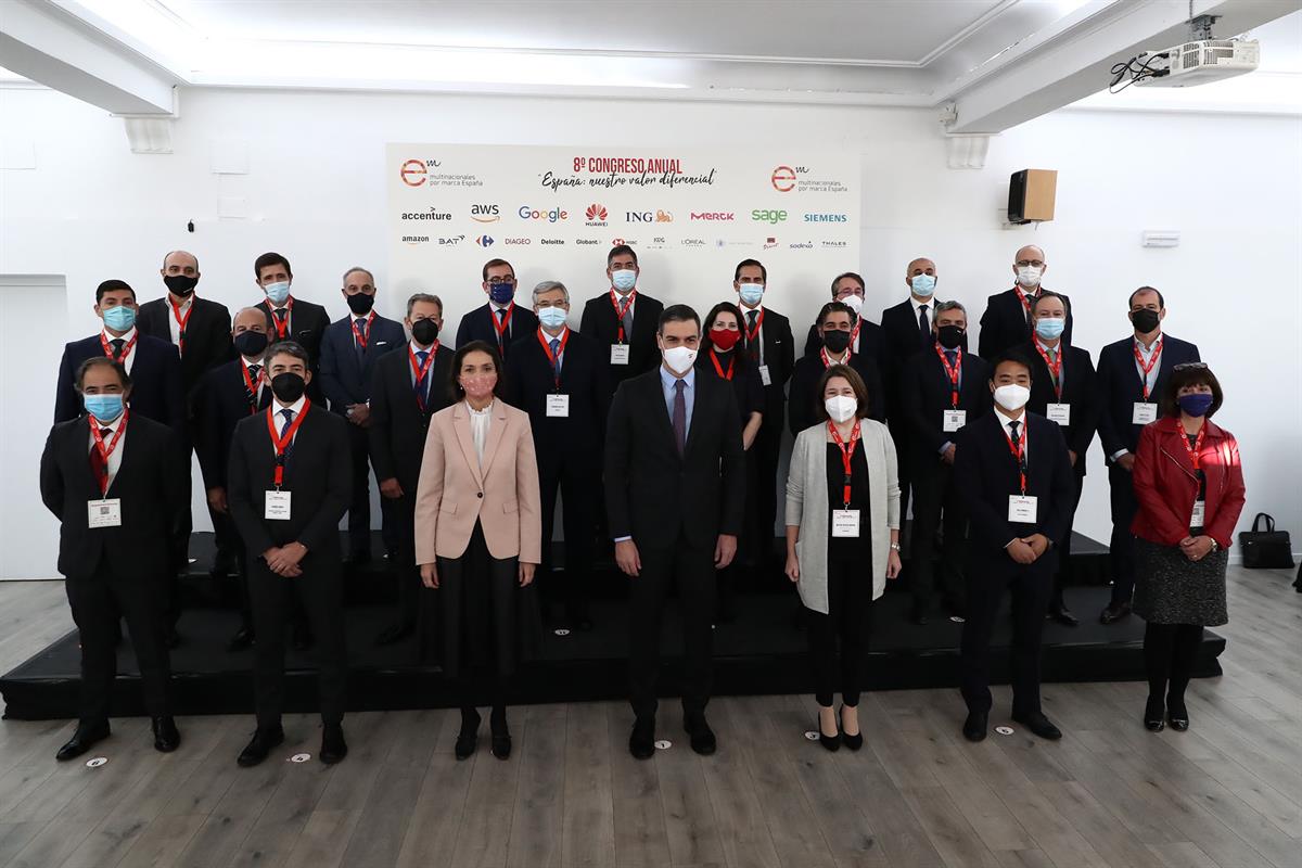 24/11/2021. Pedro Sánchez inaugura el 8º Congreso anual de Multinacionales por marca España. Foto de familia del 8º Congreso anual de Multin...