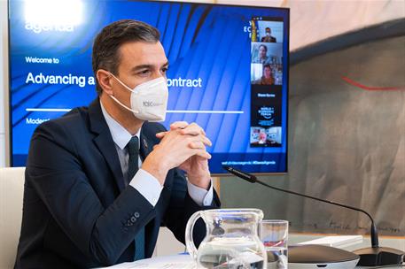 25/01/2021. Sánchez participa en el Foro de Davos. El presidente del Gobierno, Pedro Sánchez, durante su intervención por videoconferencia, ...