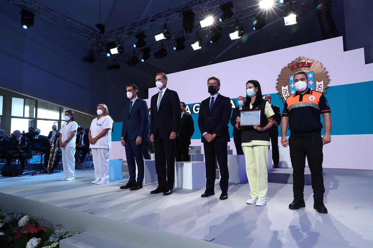 25/07/2021. Pedro Sánchez participa en la ceremonia de entrega de la medalla de oro de Galicia. Foto de familia del rey Felipe VI, el presid...