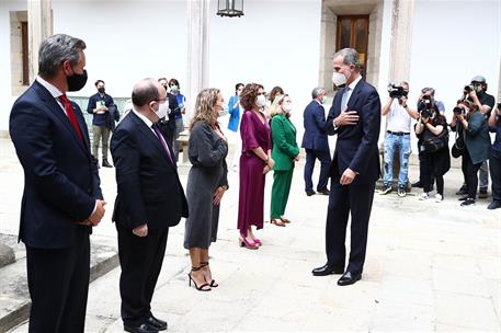 25/07/2021. Pedro Sánchez participa en la reunión del Real Patronato de Santiago de Compostela. El rey Felipe VI, a su llegada al Hostal de ...