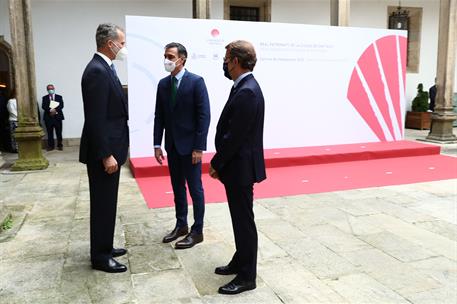 25/07/2021. Pedro Sánchez participa en la reunión del Real Patronato de Santiago de Compostela. El rey Felipe VI, a su llegada al Hostal de ...