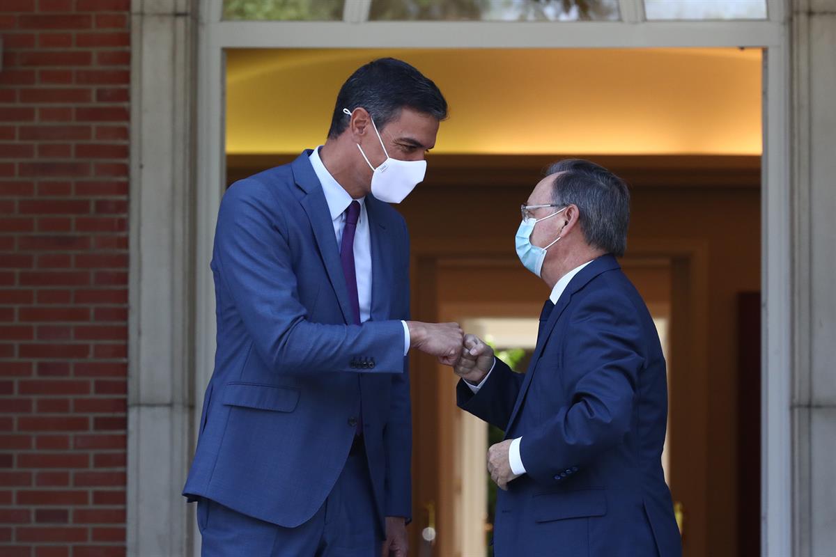 25/08/2021. Pedro Sánchez recibe al presidente de la Ciudad Autónoma de Ceuta, Juan Jesús Vivas. El presidente del Gobierno, Pedro Sánchez, ...