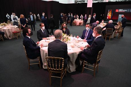 27/06/2021. Pedro Sánchez asiste a la cena de inauguración del Mobile World Congress (MWC). El rey Felipe VI y el presidente del Gobierno, P...