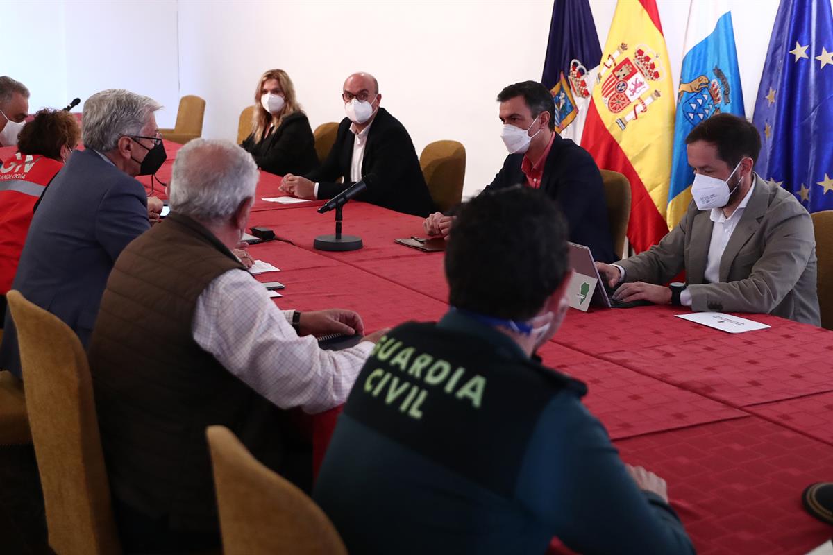 27/12/2021. Pedro Sánchez visita La Palma tras el fin de la erupción del volcán. El presidente del Gobierno, Pedro Sánchez, ha participado e...