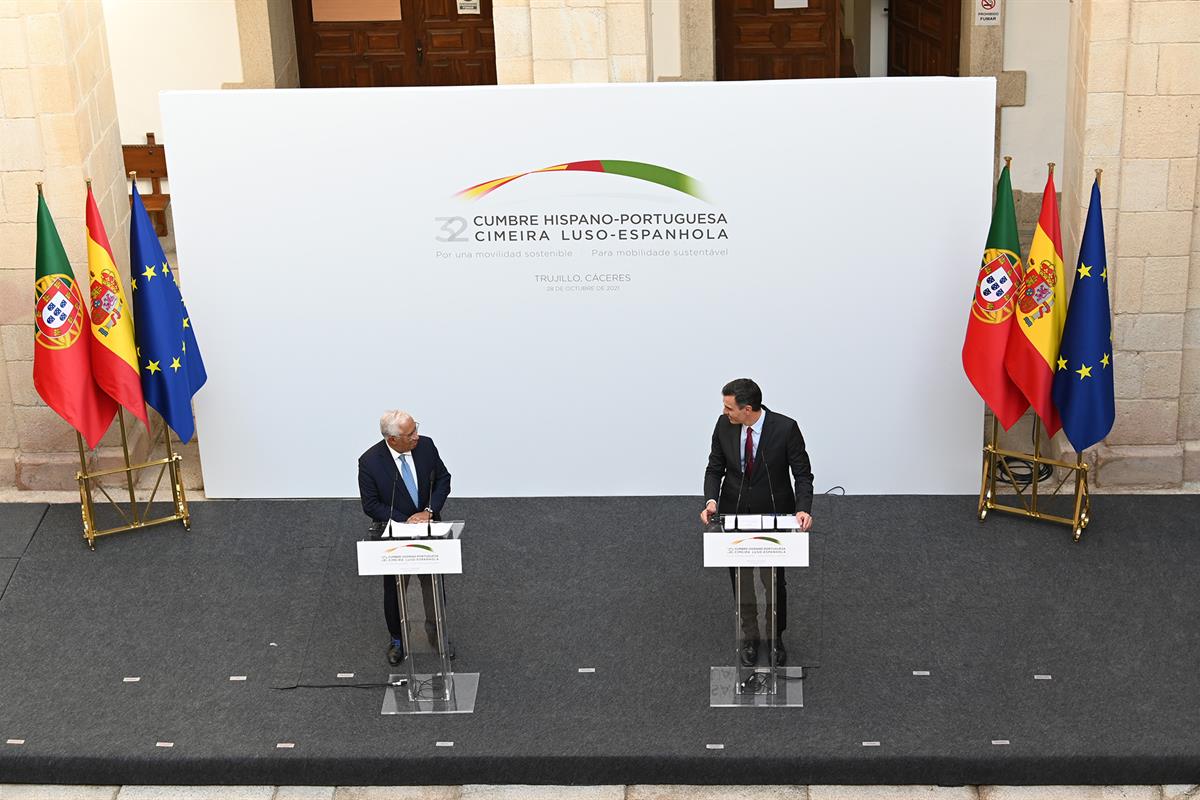 28/10/2021. XXXII Cumbre Hispano-Portuguesa. El presidente del Gobierno, Pedro Sánchez, comparece, junto al primer ministro de la República ...