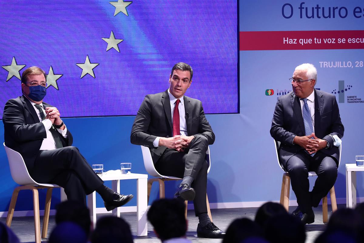 28/10/2021. XXXII Cumbre Hispano-Portuguesa. El presidente del Gobierno, Pedro Sánchez, participa, junto al primer ministro de la República ...