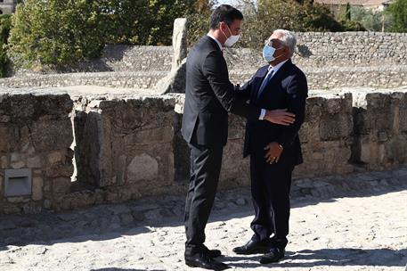 28/10/2021. XXXII Cumbre Hispano-Portuguesa. El presidente del Gobierno, Pedro Sánchez, recibe al primer ministro de la República Portuguesa...