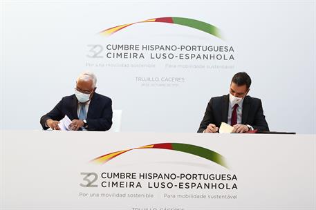 28/10/2021. XXXII Cumbre Hispano-Portuguesa. El presidente del Gobierno, Pedro Sánchez, y el primer ministro de la República Portuguesa, Ant...