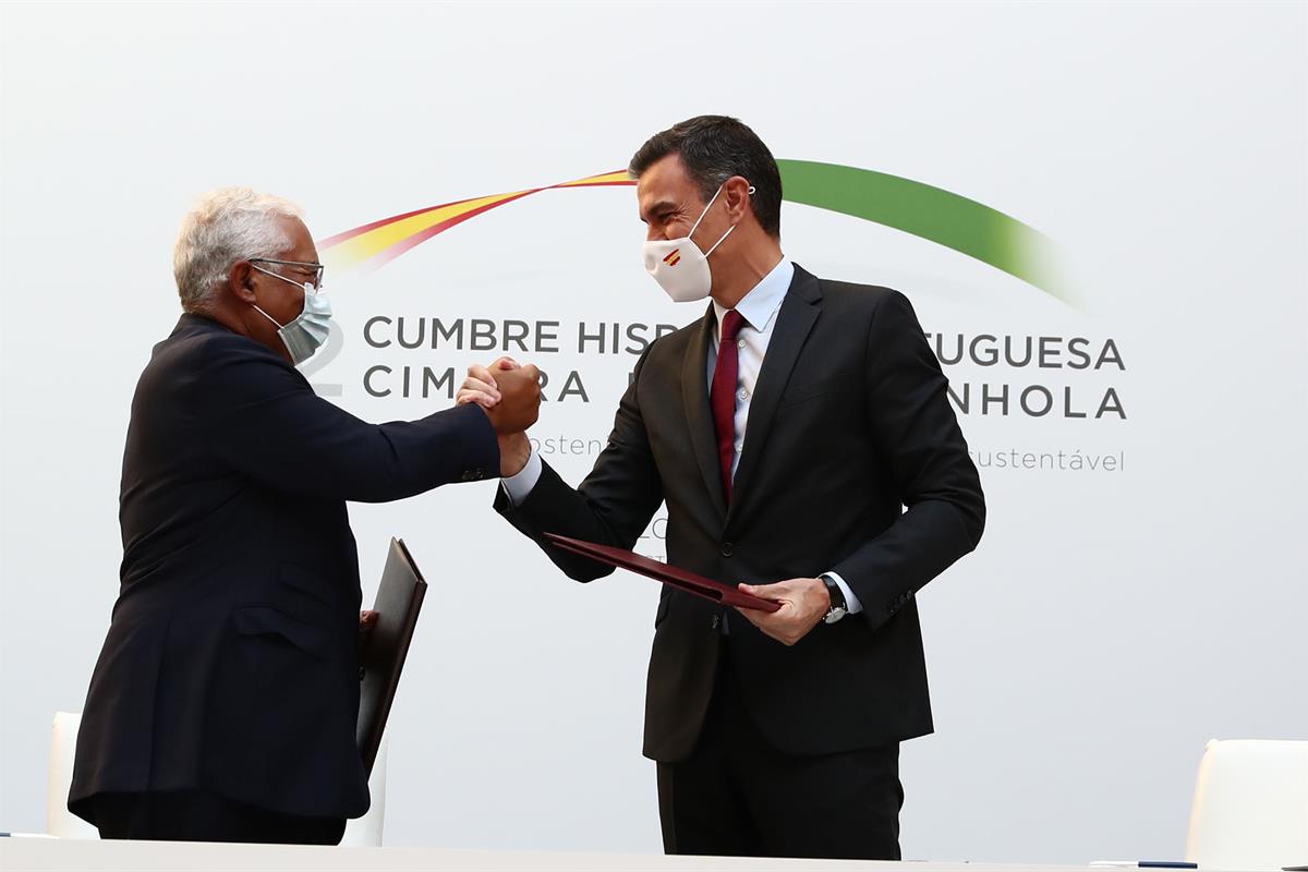 28/10/2021. XXXII Cumbre Hispano-Portuguesa. El presidente del Gobierno, Pedro Sánchez, y el primer ministro de la República Portuguesa, Ant...