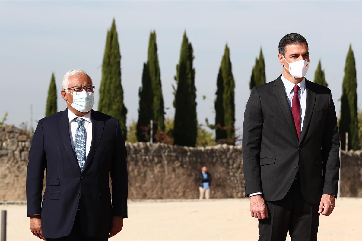 28/10/2021. XXXII Cumbre Hispano-Portuguesa. El presidente del Gobierno, Pedro Sánchez, junto al primer ministro de la República Portuguesa,...