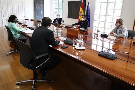 29/03/2021. Sánchez preside el Comité de Seguimiento del Coronavirus. El presidente del Gobierno, Pedro Sánchez, junto a la ministra de Sani...
