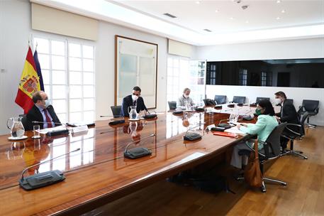 29/03/2021. Sánchez preside el Comité de Seguimiento del Coronavirus. El presidente del Gobierno, Pedro Sánchez, junto a la ministra de Sani...