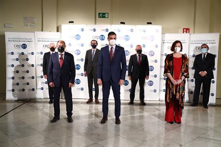 29/04/2021. Sánchez clausura la XXIX Asamblea General de CEPES. El presidente del Gobierno, Pedro Sánchez, junto a varios participantes en e...