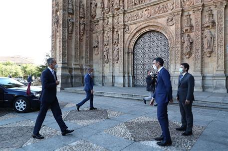 30/07/2021. Pedro Sánchez preside la XXIV Conferencia de Presidentes. El presidente del Gobierno, Pedro Sánchez, recibe al rey Felipe VI, a ...