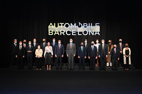30/09/2021. Pedro Sánchez visita el Salón del Automóvil (Automobile Barcelona 2021). El rey Felipe VI, el presidente del Gobierno, Pedro Sán...