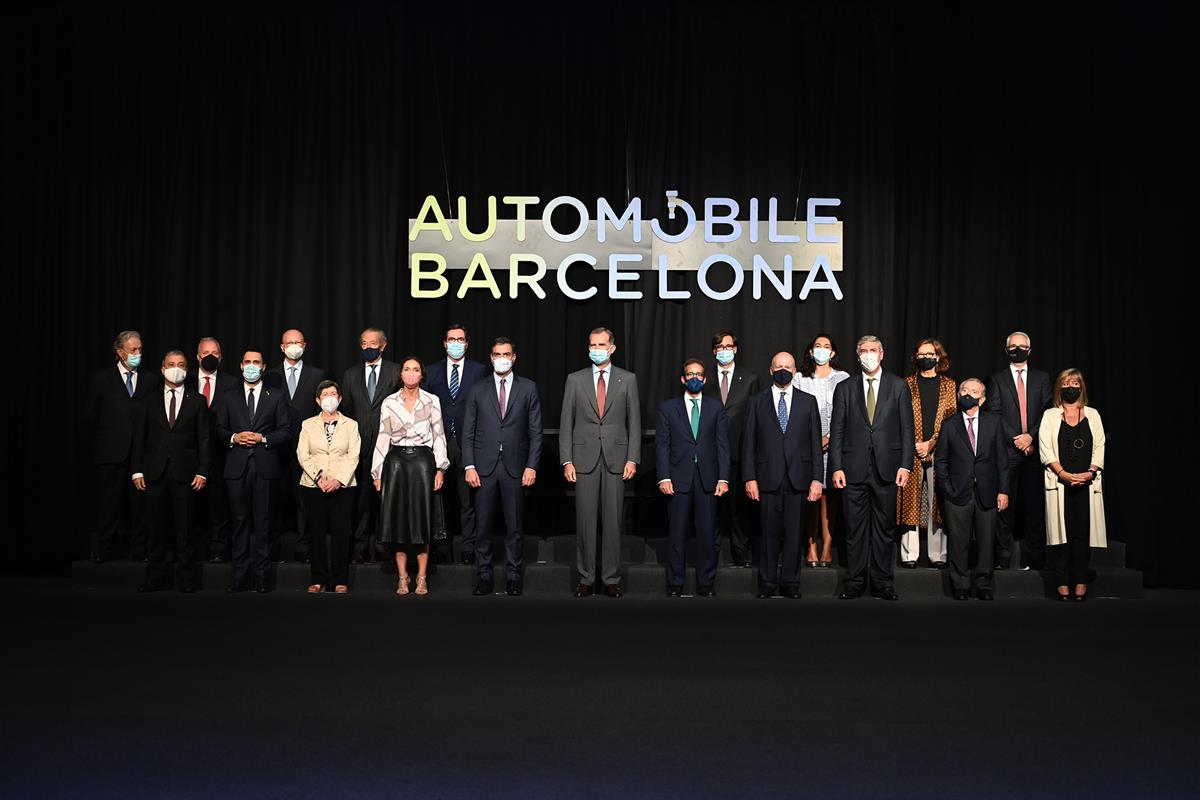 30/09/2021. Pedro Sánchez visita el Salón del Automóvil (Automobile Barcelona 2021). El rey Felipe VI, el presidente del Gobierno, Pedro Sán...