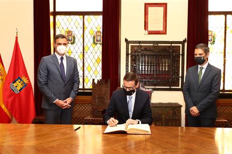 31/05/2021. Pedro Sánchez preside la XIII Cumbre Hispano-Polaca. El primer ministro de la República de Polonia, Mateusz Morawiecki, firma en...