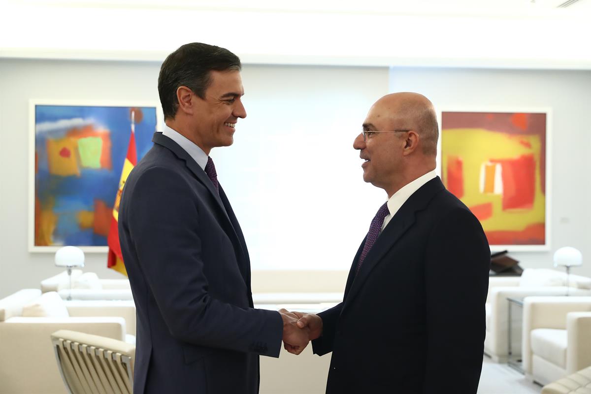 1/06/2022. El presidente del Gobierno se reúne con el presidente ejecutivo de Investcorp. El presidente del Gobierno, Pedro Sánchez, y el pr...