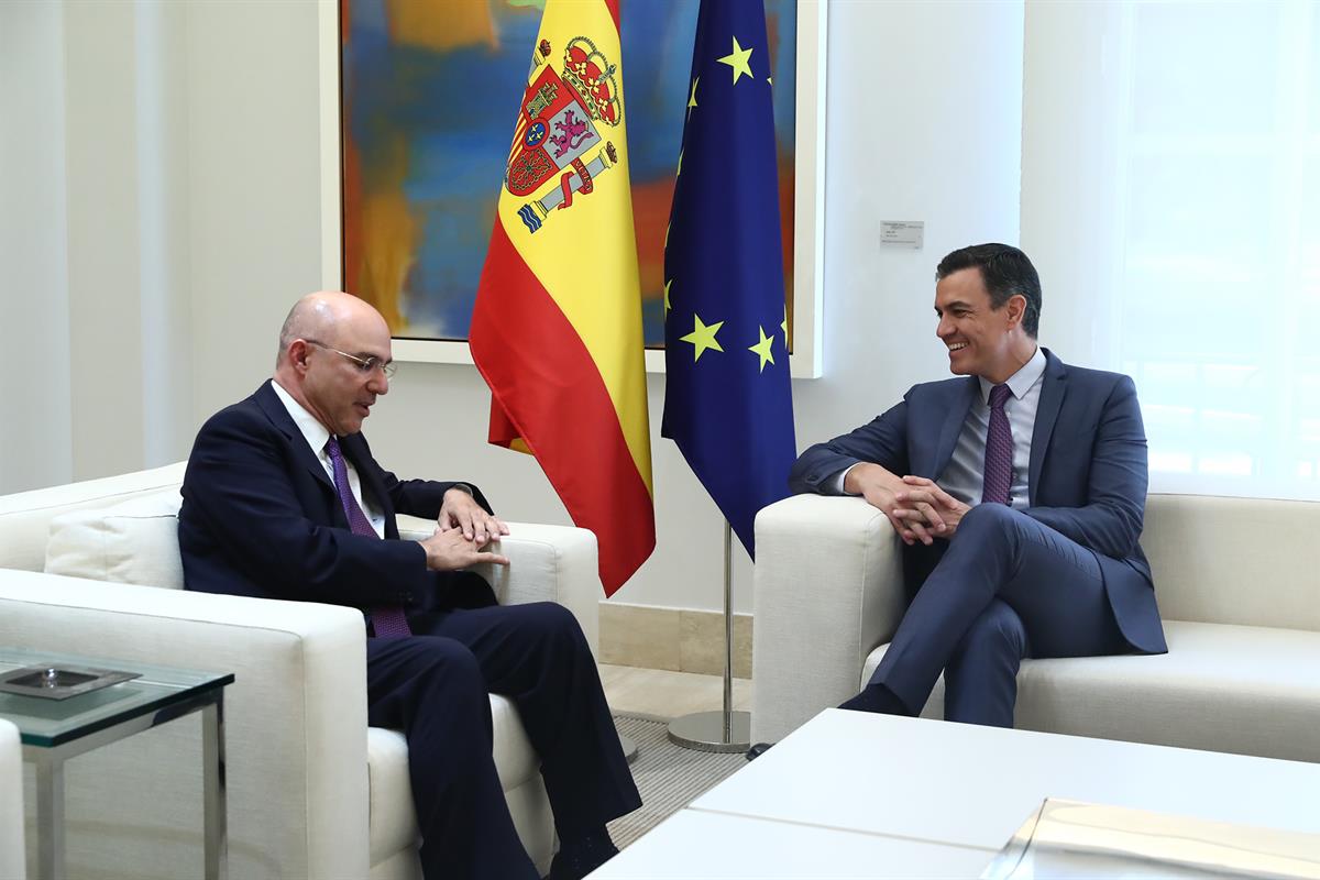 1/06/2022. El presidente del Gobierno se reúne con el presidente ejecutivo de Investcorp. El presidente del Gobierno, Pedro Sánchez, y el pr...