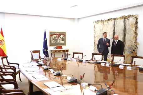 1/06/2022. El presidente del Gobierno se reúne con el presidente ejecutivo de Investcorp. El presidente del Gobierno, Pedro Sánchez, y el pr...