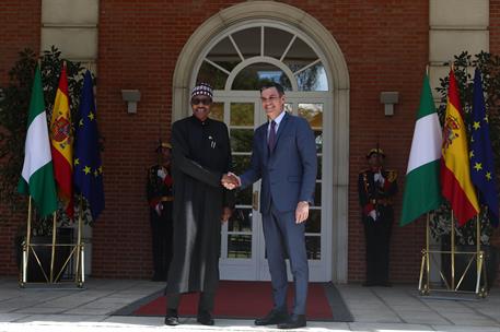 1/06/2022. Pedro Sánchez recibe presidente de Nigeria, Muhammadu Buhari. El presidente del Gobierno, Pedro Sánchez, saluda al presidente de ...