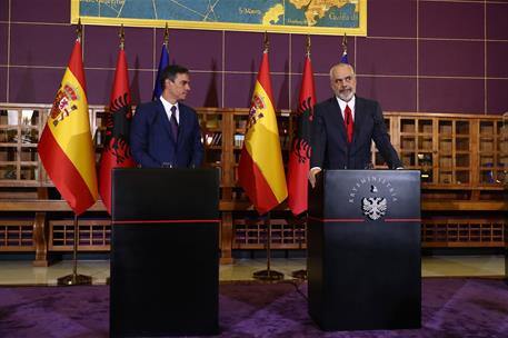 1/08/2022. El presidente del Gobierno, Pedro S&#225;nchez, viaja a Albania. Rueda de prensa conjunta del presidente del Gobierno, Pedro S&#225;nchez, ...