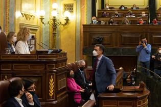 El presidente del Gobierno, Pedro Sánchez, al inicio de su comparecencia ante el Pleno del Congreso de los Diputados