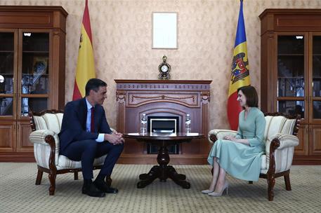 3/06/2022. El presidente del Gobierno viaja a la Rep&#250;blica de Moldavia. Pedro S&#225;nchez durante su reuni&#243;n con la presidenta moldava, Maia Sandu.
