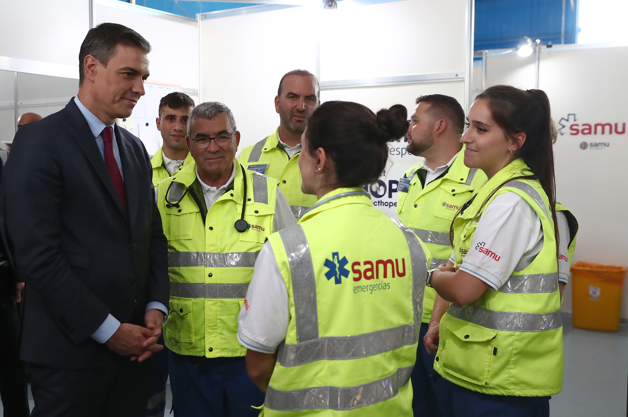 Pedro Sánchez durante su visita al centro de refugiados