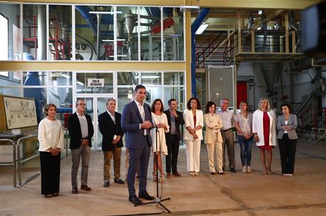 3/10/2022. Pedro Sánchez visita Mallorca. El presidente del Gobierno, Pedro Sánchez, durante su intervención tras visita la sede de la fábrica CAROB.