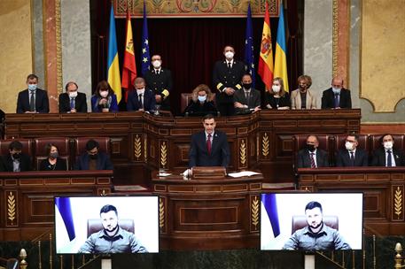 5/04/2022. Sánchez asiste a la intervención por videoconferencia de Zelenski. El presidente del Gobierno, Pedro Sánchez, durante su interven...