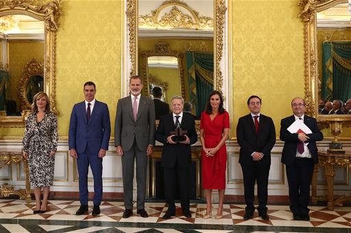 4/10/2022. Pedro Sánchez atends the annual meeting of the Cervantes Institute Board of Trustees. Family photo of the annual meeting of the B...