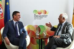 El presidente del Gobierno, Pedro Sánchez, durante su reunión bilateral con el primer ministro de Portugal, António Costa.