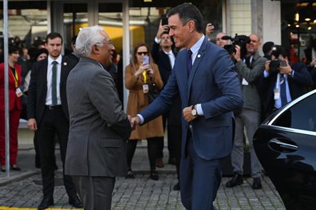 4/11/2022. Pedro Sánchez asiste a la Cumbre hispano-portuguesa. El presidente del Gobierno, Pedro Sánchez, es recibido por el primer ministr...