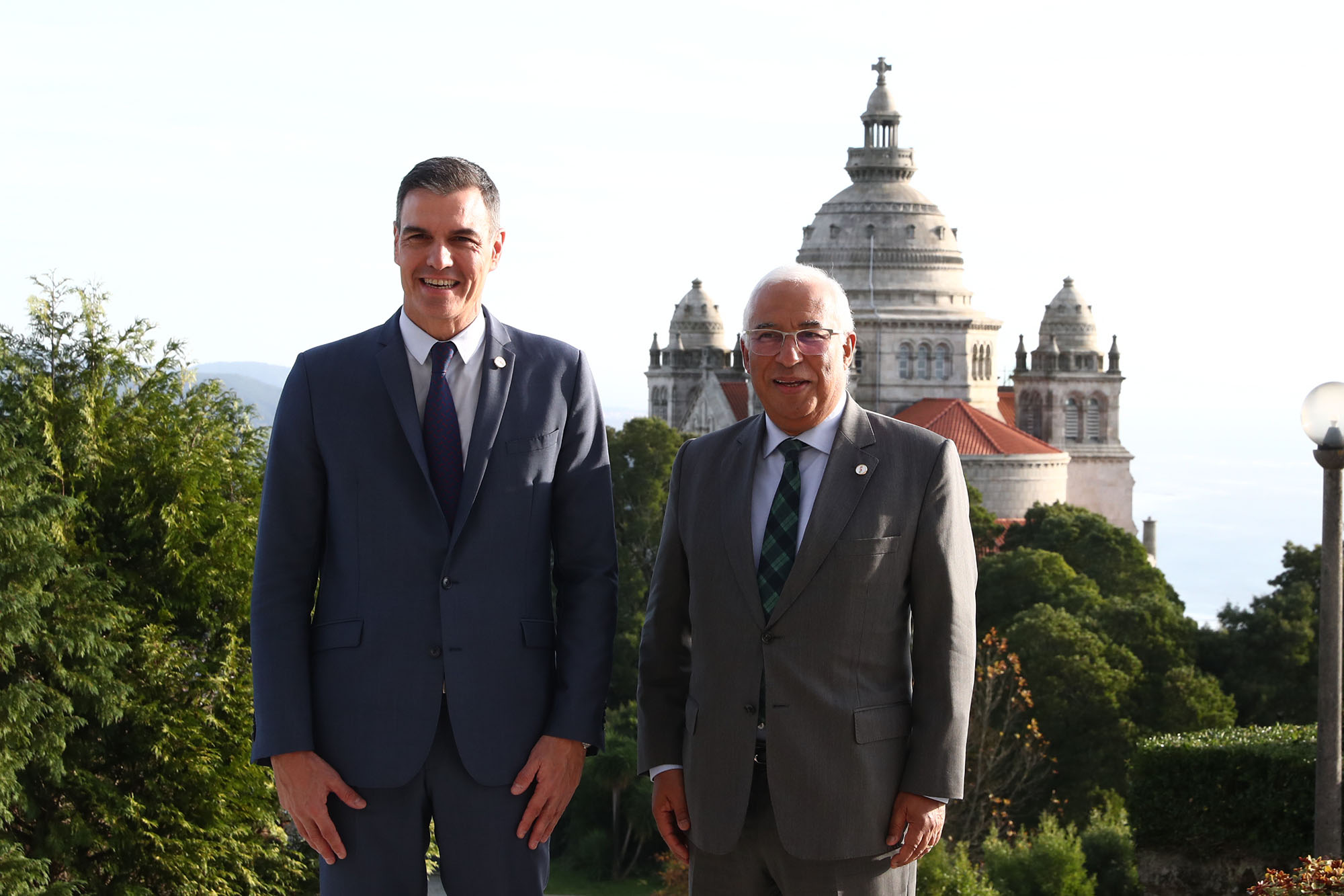 El presidente del Gobierno, Pedro Sánchez, y el primer ministro de Portugal, António Costa