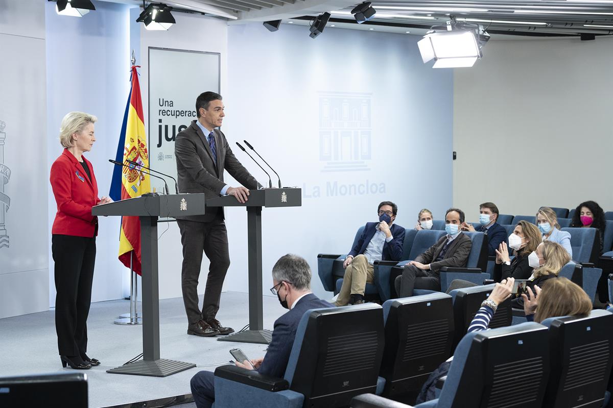 5/03/2022. Pedro Sánchez recibe a la presidenta de la Comisión Europea, Ursula von der Leyen. El presidente del Gobierno, Pedro Sánchez, y l...